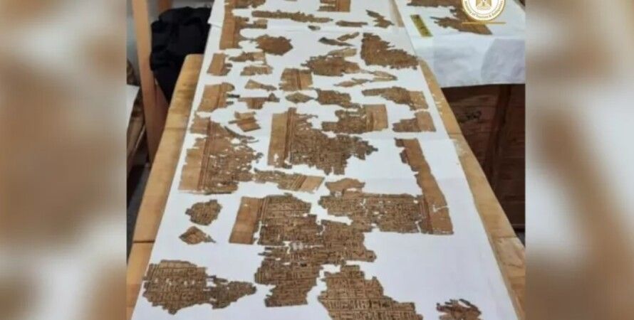 Египтологи соединили разорванный свиток Книги мертвых возрастом 2300 лет.