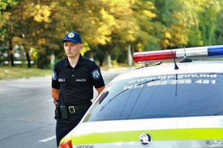 Четверо членов ПКРМ, в том числе генеральный секретарь Международной сети левой молодежи ENDYL, были задержаны и доставлены в инспекторат полиции сектора Рышкановка.