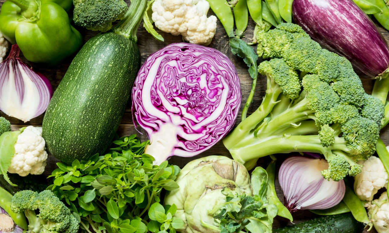 Experții în nutriție îndeamnă întreaga planetă să treacă de la carnea roșie la legume verzi.