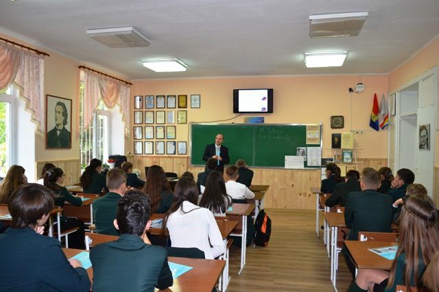 Scopul evenimentului – informarea şi instruirea elevilor pe segmentul prevenirii eventualelor ameninţări teroriste, prezentarea şi explicarea regulilor de comportament în situaţii de criză teroristă.