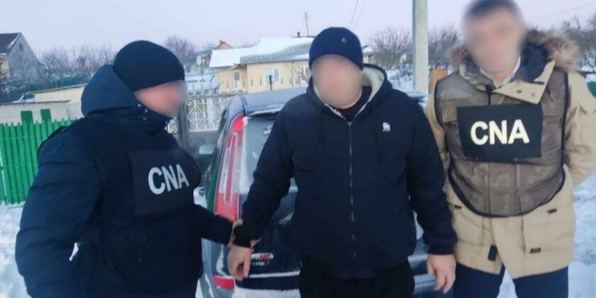 Бывший инструктор по вождению из Хынчешт задержан за взятку в 1000 евро.