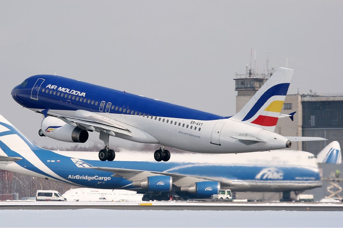 Авиакомпания AirMoldova аннулировала еще два вечерних рейса.