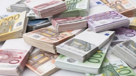 Guvernul României a deblocat prima tranşă a creditului destinat Republicii Moldova. Foto: publika.md