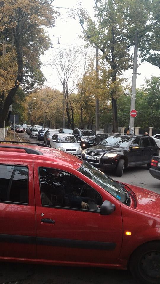 Chirtoacă, a calificat acţiunile de blocare a circulaţiei rutiere pe bulevardul Ştefan cel Mare drept „ilegale".