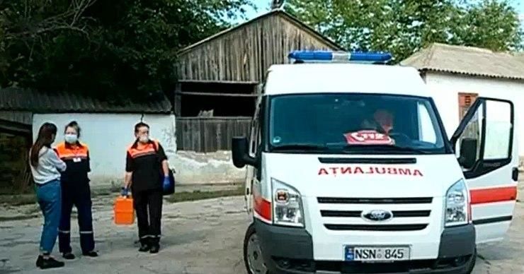 Уроженец села из Сынжерейского района купил машину для местного медпункта.