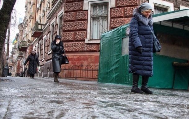 В Киеве за два месяца из-за гололедицы пострадали более трех тысяч человек.