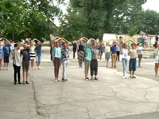 Micutii care vor pasi pe 1 septembrie in clasa intai au venit astazi sa-si cunoasca invatatorii si colegii.