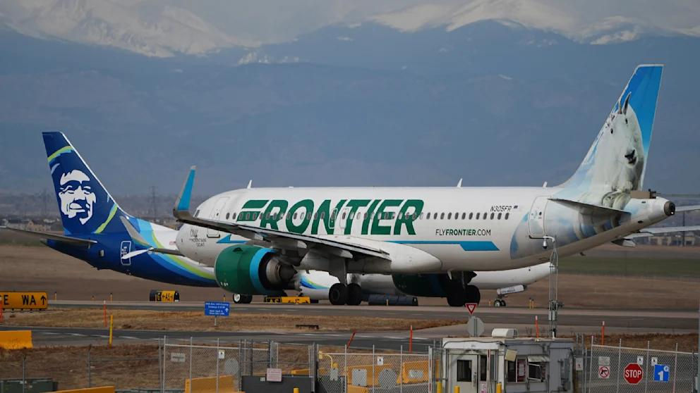 В Денвере самолет Frontier Airlines сбил человека на взлетной полосе.
