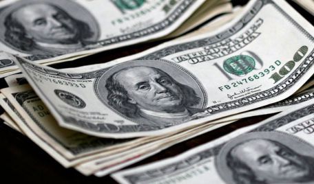Dolarul american a ajuns astăzi la cel mai înalt nivel de la punerea sa în circulaţie.