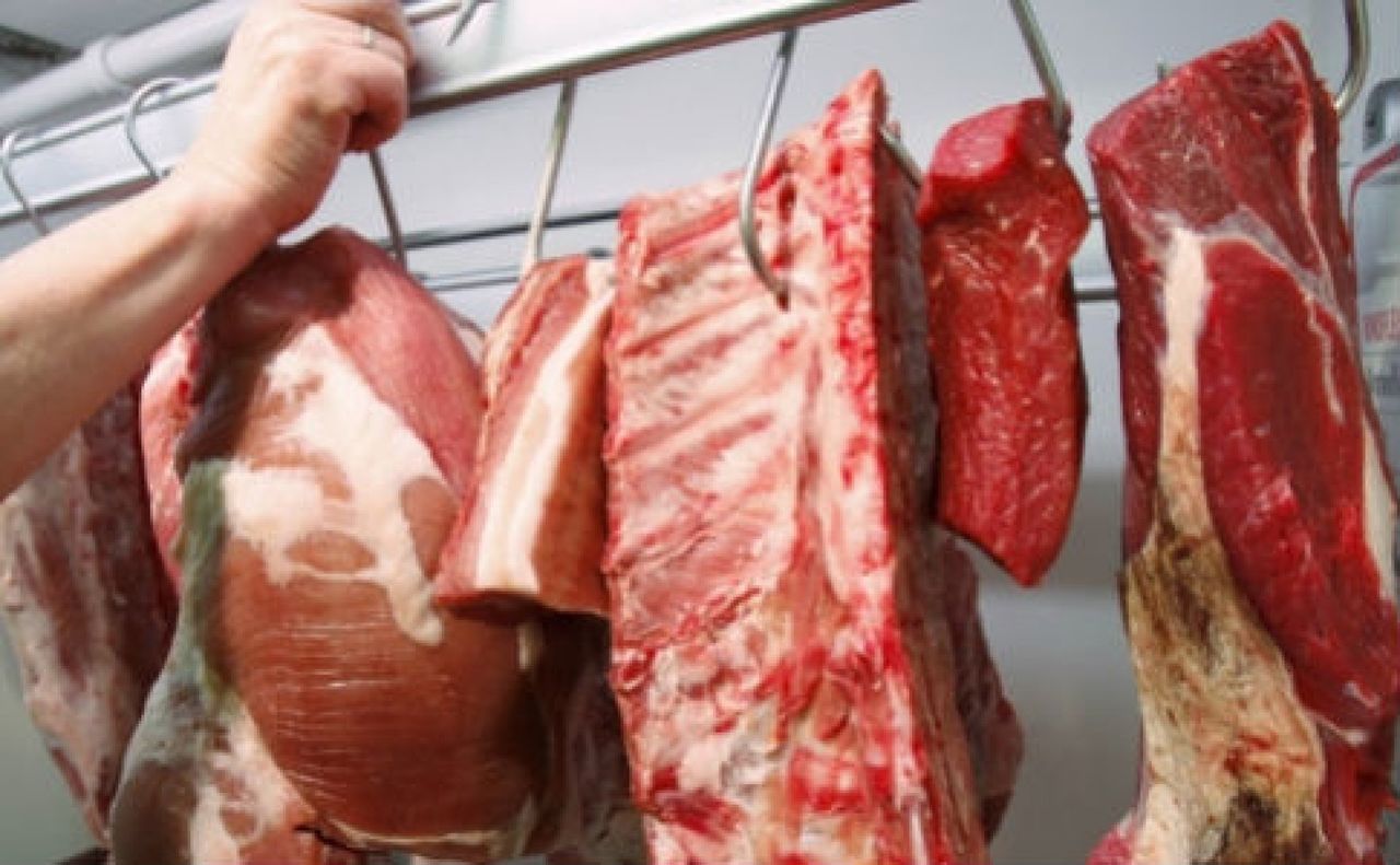 Tone de carne de porc au fost confiscate de vameși la frontiera moldo-ucraineană.