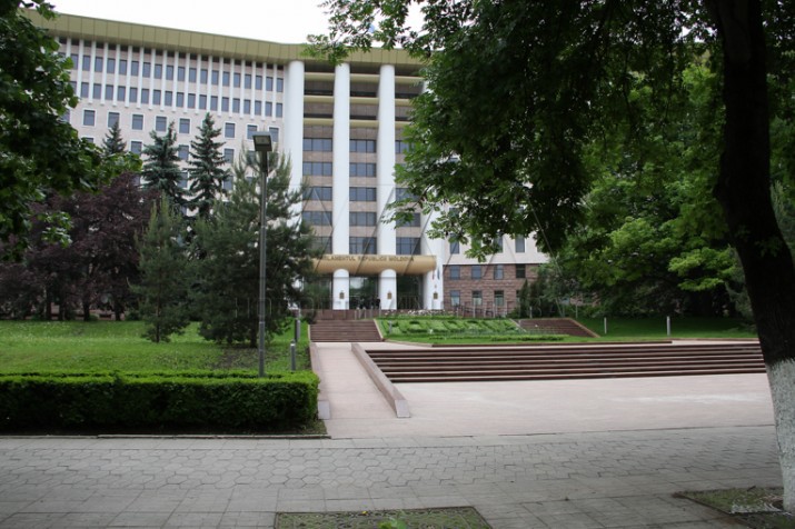 В повестку заседаний весенней сессии парламента было включено 317 проектов документов.