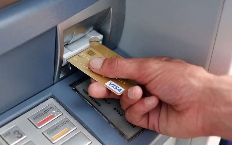 Злоумышленники опустошили банковский счет очередной жертвы.
