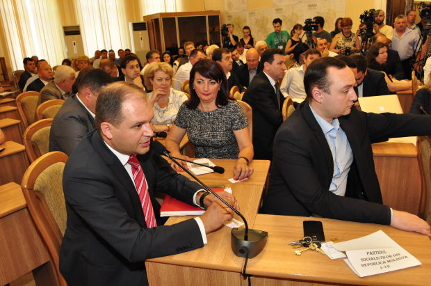 Aleșii locali socialiști din CMC cer să fie majorate taxele locale pentru cazinouri, benzinării și buticuri cu țigări de zece ori.