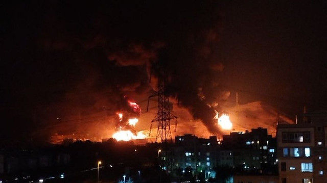 Israelul a lovit un depozit de petrol din Teheran.