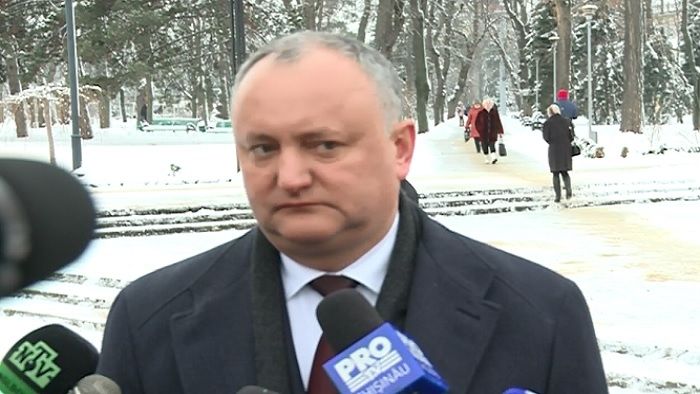 Igor Dodon a mers la Catedrală și a luat agheasmă.