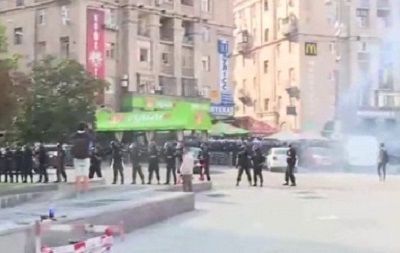 Драка украинских и польских фанатов в центре Киева.