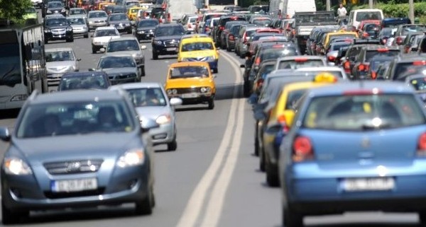Numărul automobilelor care circulă pe drumurile din Capitală este de câteva ori mai mare faţă de cel preconizat iniţial.