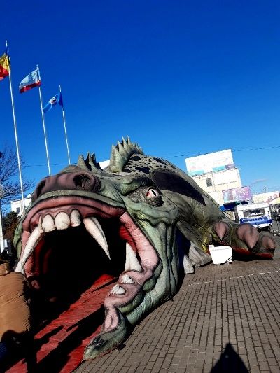 В Комрат в Рождество привезли огромного ящера: «На дьявола похож».
