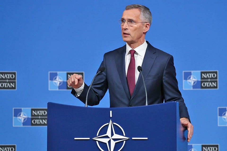 Столтенберг не стал комментировать скандал в США вокруг помощи Украине.