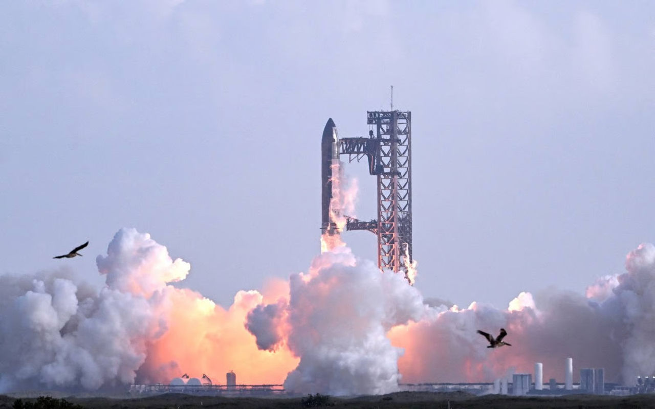 SpaceX успешно запустила Starship в 10-й испытательный полет.