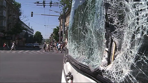 В центре Кишинева женщина пострадала в столкновении автобус с грузовиков.