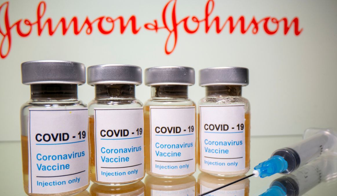 Эпидемиолог: Тромбоз - очень редкая реакция от вакцины Johnson &amp; Johnson.