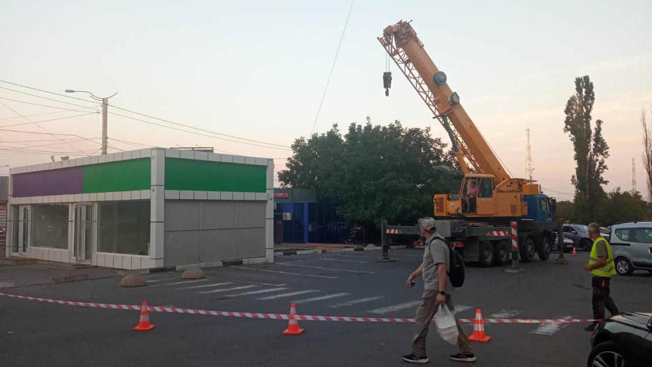 В столице снесли торговый павильон.