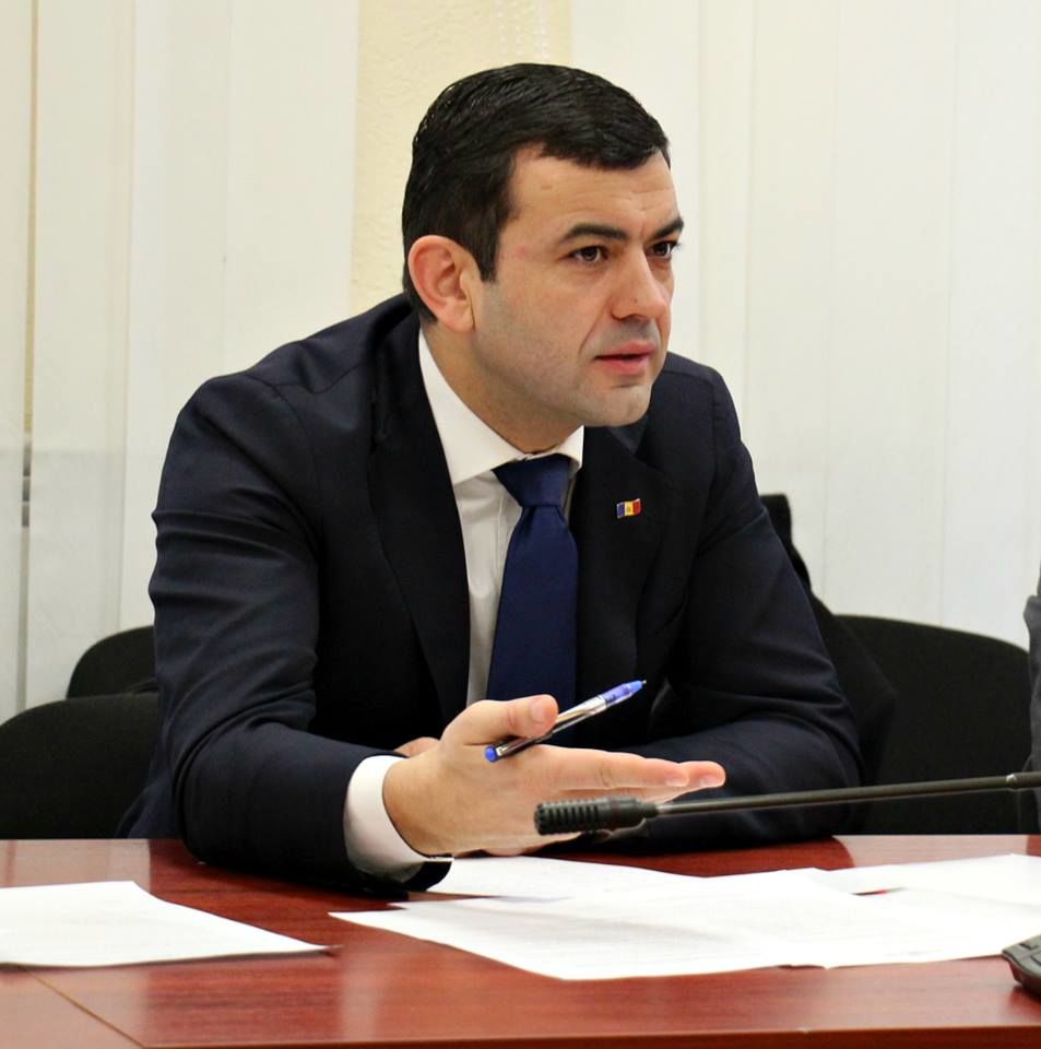 Dificultăţile exportatorilor de nuci pe piaţa UE, discutate astăzi la Ministerul Economiei. 