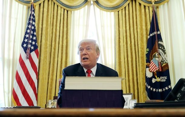 Трамп назвал фальшивкой досье о тайном сговоре с РФ.