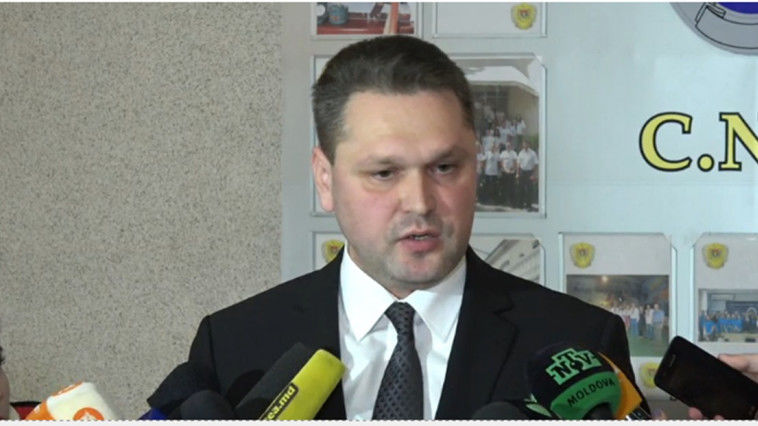 În urma operațiunii de azi au fost reținuți 14 vameși, 3 polițiști de frontieră, 5 agenți economici și 7 șoferi. Foto: privesc.eu