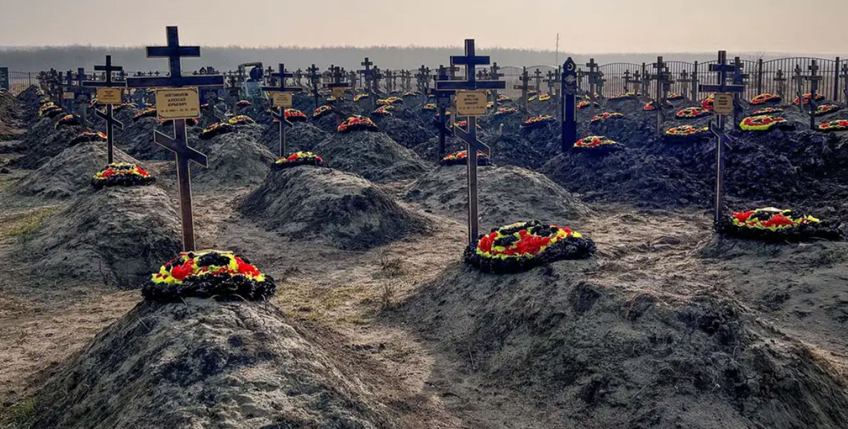 На главном военном кладбище в РФ заканчиваются места.