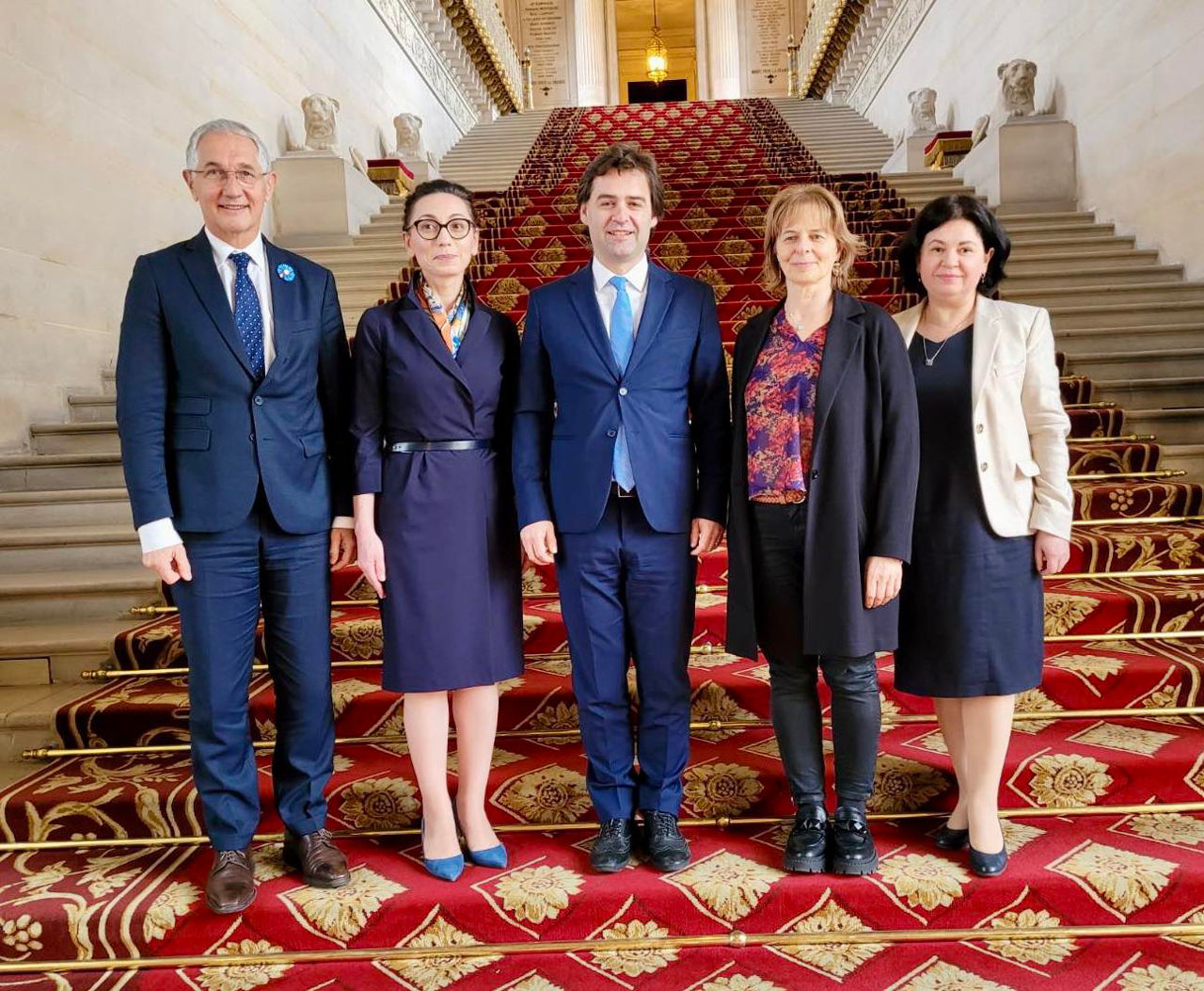 Попеску обсудил с французскими парламентариями укрепление политических связей.