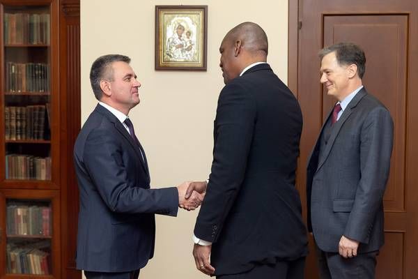 Лидер Приднестровья провел встречу с послом США в Молдове