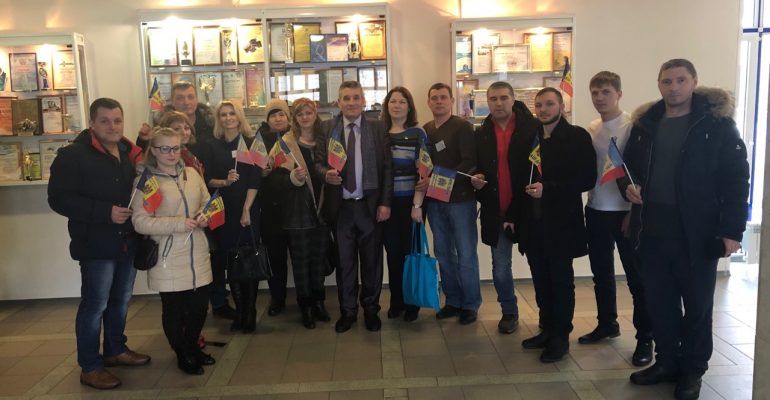 Двери избирательного участка закроются в 20.00 по местному времени.