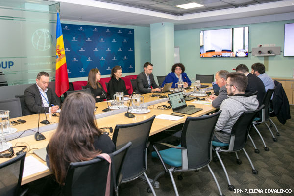 С 1 января 2018 года субъекты декларирования обязаны подавать свои декларации исключительно в электронном виде.