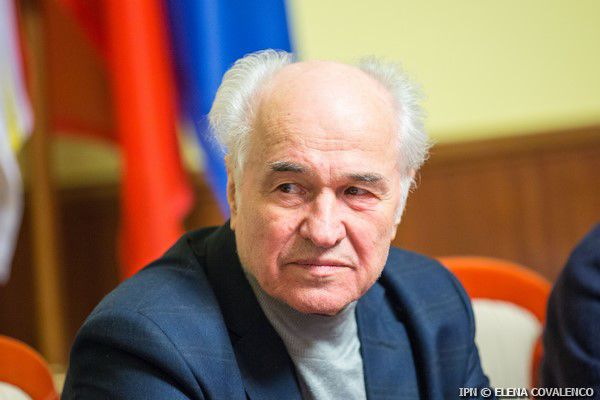 После мероприятия композитор раздаст автографы.