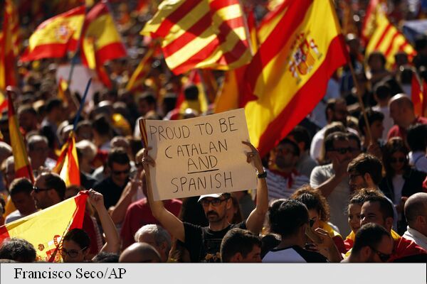 "Puigdemont, la închisoare!": La Madrid, mii de oameni au manifestat împotriva secesiunii catalane