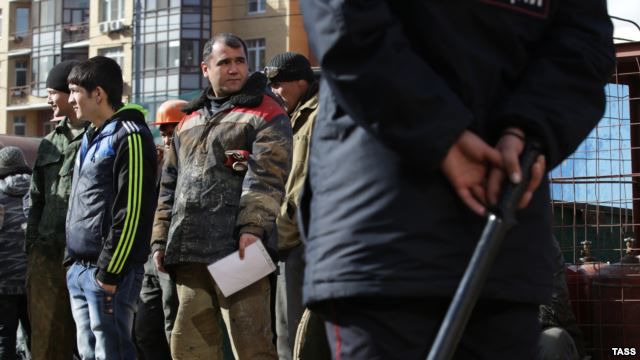 Migranţii moldoveni, care se molipsesc, sunt trimişi acasă. Foto: europalibera.org