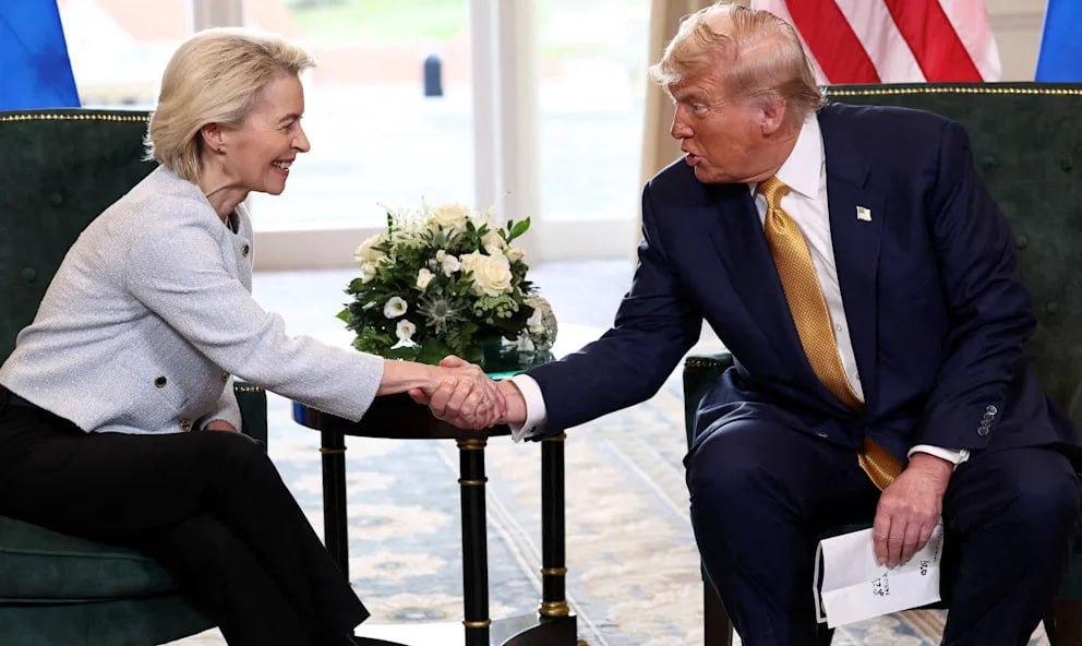 O notiță din mâna lui Trump a dezvăluit cursul negocierilor cu UE: A obținut mai mult decât oferea Europa.