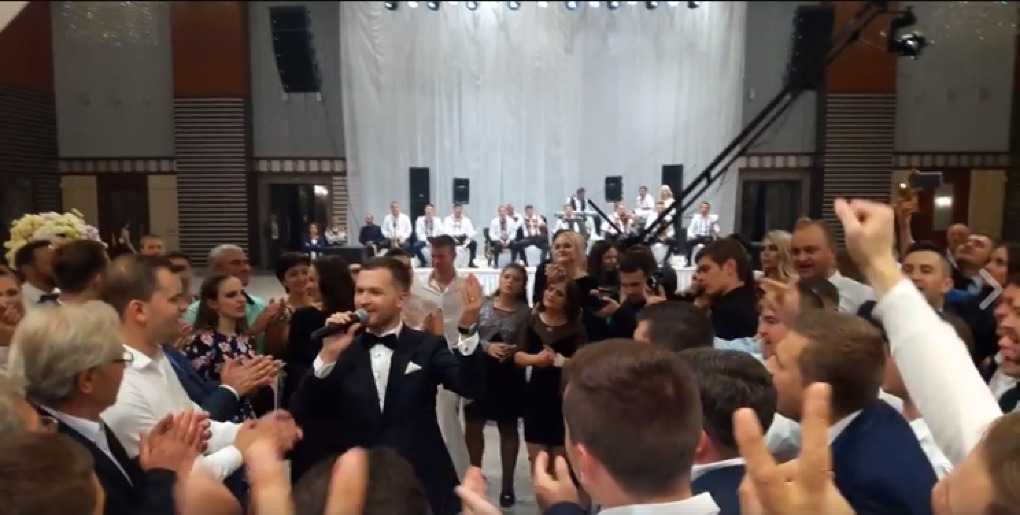 Vlad Durnea a interpretat cântecul „Cântă cucul, bată-l vina”.