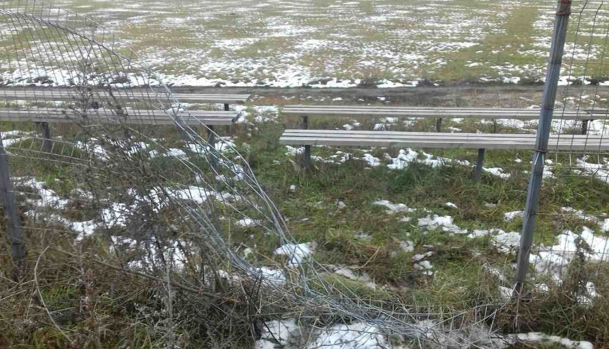 S-au pornit la furat porți, dau au ajuns la dărâmat garduri.