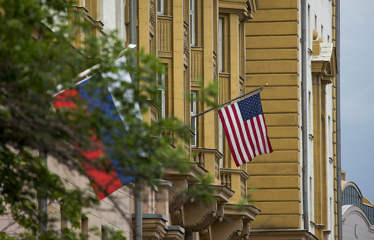 Российское правительство потребовало, чтобы миссия США в России сократила к 1 сентября свой штат до 455 сотрудников.