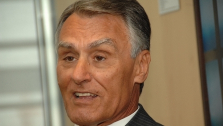 Momente dificile pentru preşedintele Portugaliei, Aníbal Cavaco Silva, care a leşinat chiar în timp ce ţinea un discurs cu ocazia zilei naţionale.