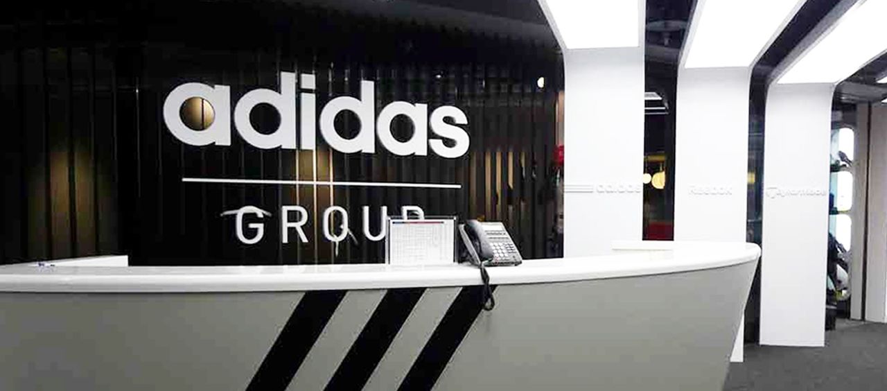 В соответствии с новой программой по сохранению природы уже с этого года Adidas будет экономить до 40 тонн пластика в год. 