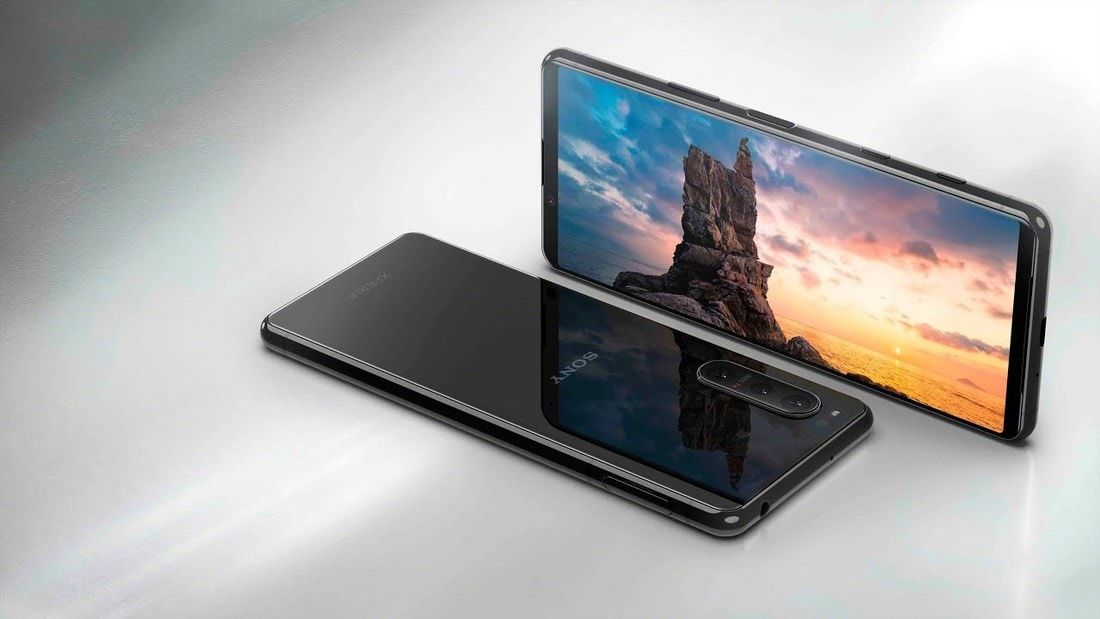 Sony показала самый "архаичный" флагманский смартфон Xperia 5 II.