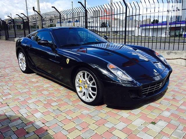 На 999.md можно найти двухместный кабриолет Ferrari с пробегом 4 000 км.