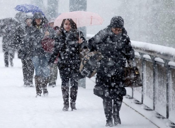 Iarna pare sa-si intre usor-usor in drepturi. Meteorlogii promit pentru zilele urmatoare ninsori si minime sub 0 grade Celsius.