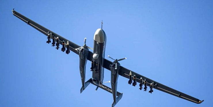 Китайский боевой беспилотник облетел Тайвань.