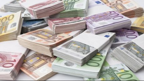 Prima tranșă din împrumutul oferit de România în valoare de 150 de milioane de euroar putea fi debursată luna viitoare. Foto: cnbc.com