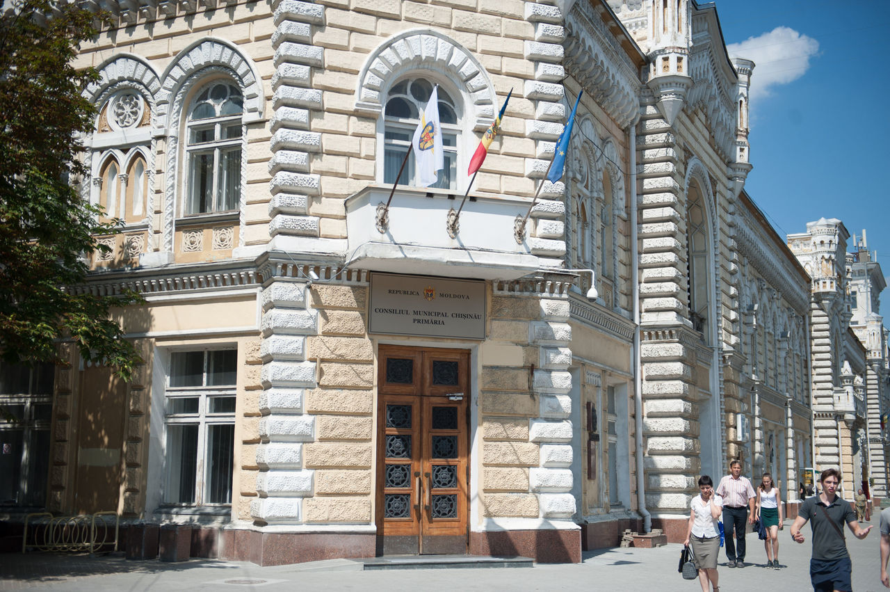 Примэрия Кишинева призвала горожан соблюдать меры самоизоляции.